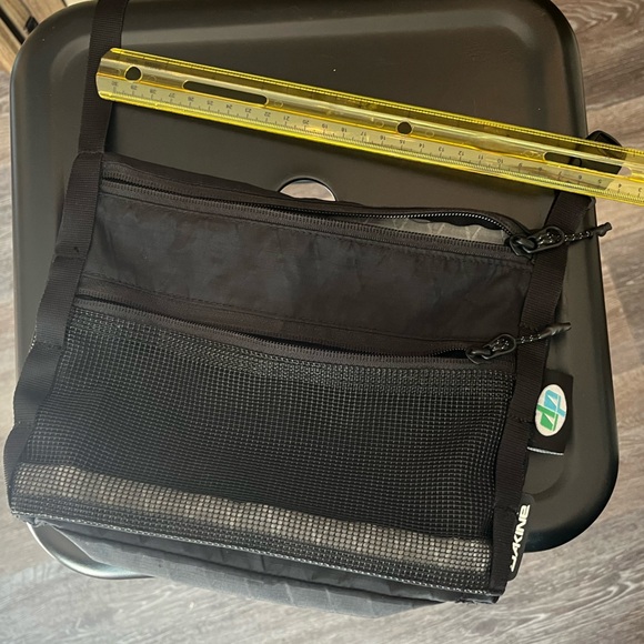 Dakine purse. Black Crossbody Bag. Durable. - Picture 4 of 8